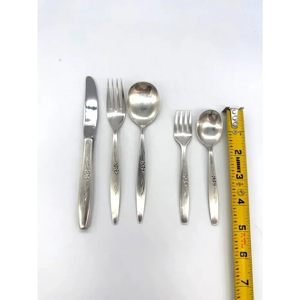 Oneida Community Silver Plate Enchantment Gentle Rose Set of 83 Pieces Flatware